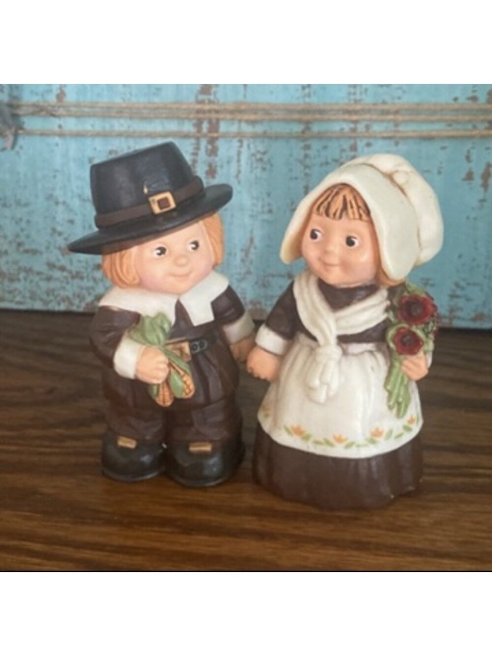 HALLMARK Vintage Pilgrim Thanksgiving  Salt & Pepper Shakers